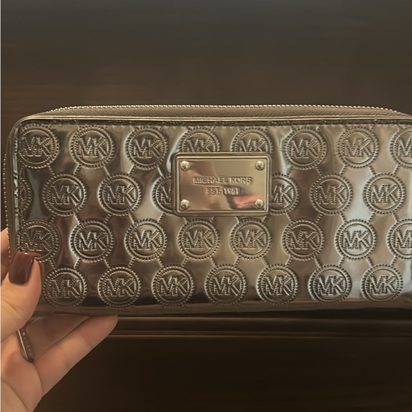 Michael Kors Metallic Silver Zip-Around Wallet - Picture 1 of 2